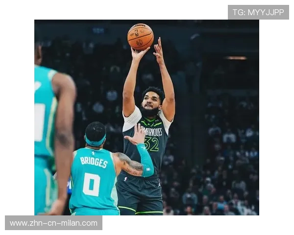 唐斯转身挑篮打板命中，森林狼占住禁区优势